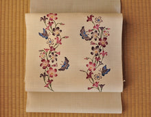 画像をギャラリービューアに読み込む, 紅型太鼓帯「ムラサキカタバミに蝶」(ポイント)